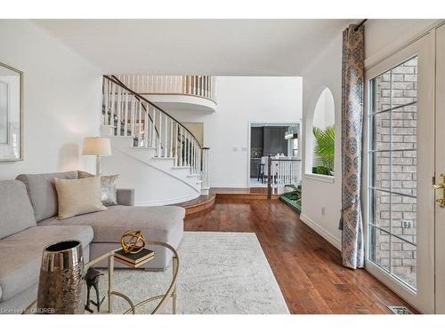 2227 Headon Road, Burlington, ON - Indoor Photo Showing Living Room