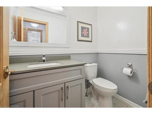 2227 Headon Road, Burlington, ON - Indoor Photo Showing Bathroom