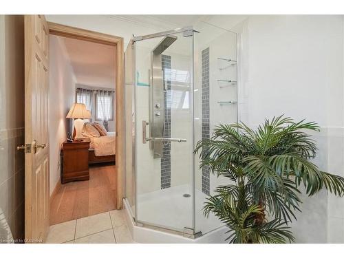 2227 Headon Road, Burlington, ON - Indoor Photo Showing Bathroom