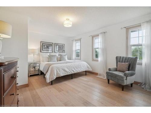 2227 Headon Road, Burlington, ON - Indoor Photo Showing Bedroom