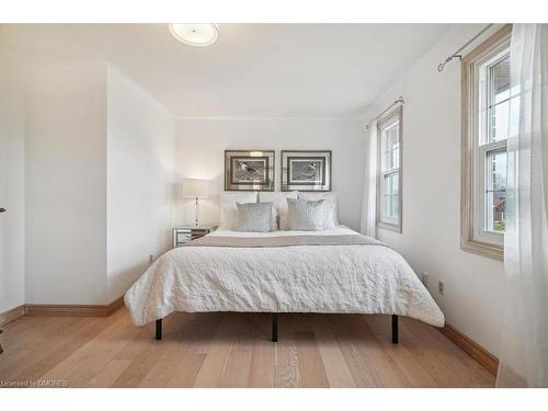 2227 Headon Road, Burlington, ON - Indoor Photo Showing Bedroom