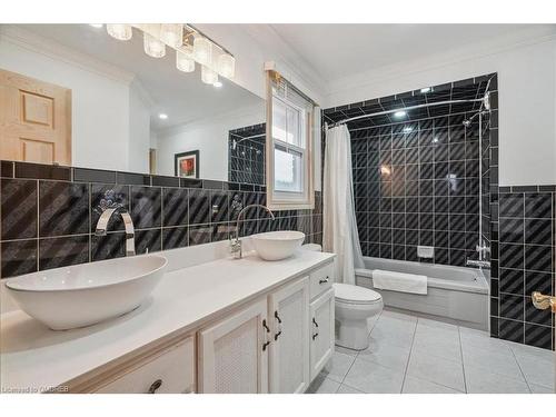 2227 Headon Road, Burlington, ON - Indoor Photo Showing Bathroom