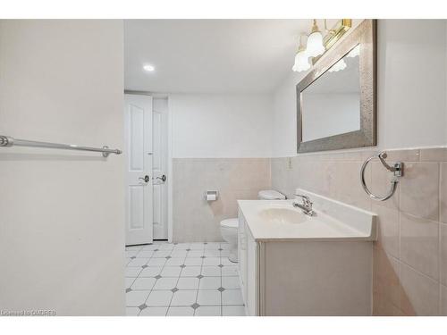 2227 Headon Road, Burlington, ON - Indoor Photo Showing Bathroom