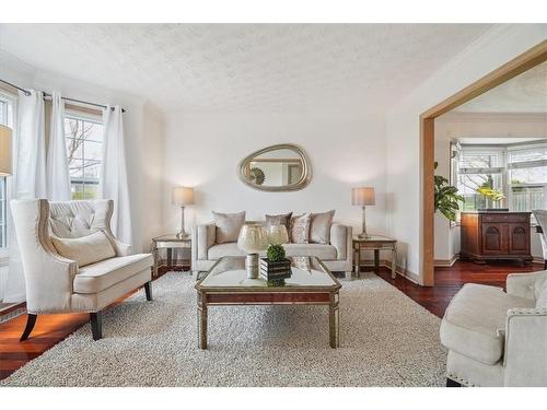 2227 Headon Road, Burlington, ON - Indoor Photo Showing Living Room