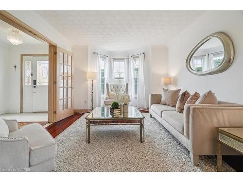 2227 Headon Road, Burlington, ON - Indoor Photo Showing Living Room