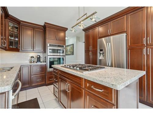 1008 Glenbrook Avenue, Oakville, ON - Indoor Photo Showing Kitchen With Upgraded Kitchen