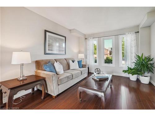 1008 Glenbrook Avenue, Oakville, ON - Indoor Photo Showing Living Room