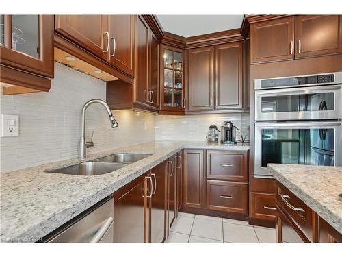 1008 Glenbrook Avenue, Oakville, ON - Indoor Photo Showing Kitchen With Double Sink With Upgraded Kitchen