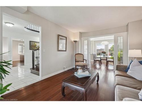 1008 Glenbrook Avenue, Oakville, ON - Indoor Photo Showing Living Room