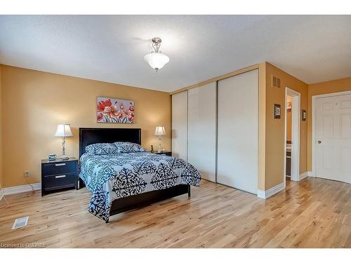 12-2004 Glenada Crescent, Oakville, ON - Indoor Photo Showing Bedroom