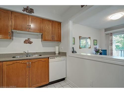 12-2004 Glenada Crescent, Oakville, ON - Indoor Photo Showing Kitchen With Double Sink