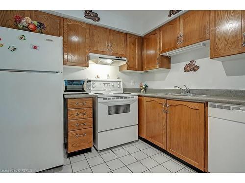 12-2004 Glenada Crescent, Oakville, ON - Indoor Photo Showing Kitchen With Double Sink