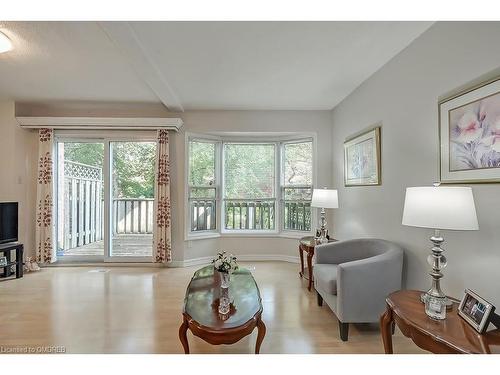 12-2004 Glenada Crescent, Oakville, ON - Indoor Photo Showing Living Room