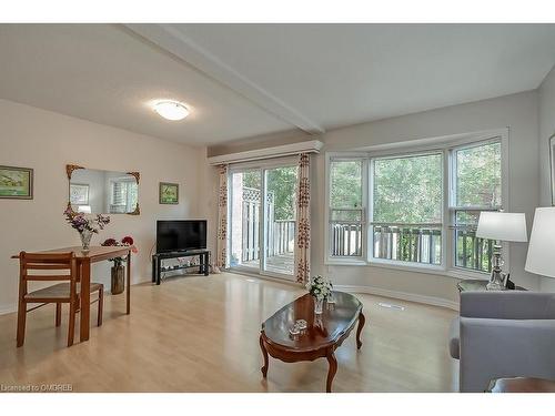 12-2004 Glenada Crescent, Oakville, ON - Indoor Photo Showing Living Room