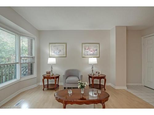 12-2004 Glenada Crescent, Oakville, ON - Indoor Photo Showing Living Room