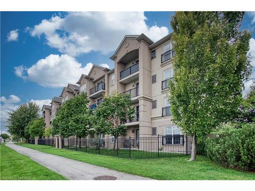 401-2035 Appleby Line, Burlington, ON - Outdoor With Balcony