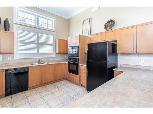 401-2035 Appleby Line, Burlington, ON - Indoor Photo Showing Kitchen With Double Sink