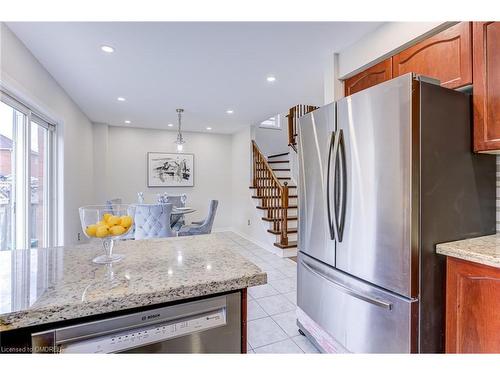 35 Pauline Crescent, Brampton, ON - Indoor Photo Showing Kitchen