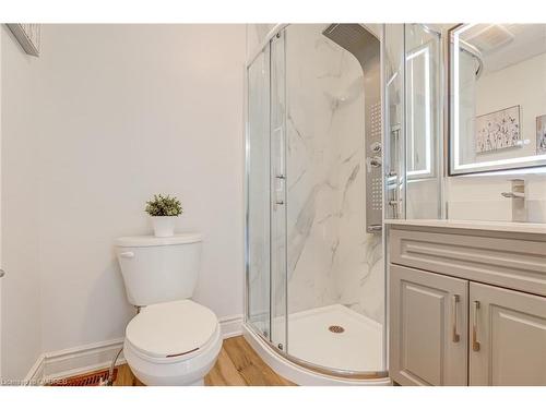 35 Pauline Crescent, Brampton, ON - Indoor Photo Showing Bathroom