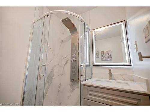 35 Pauline Crescent, Brampton, ON - Indoor Photo Showing Bathroom