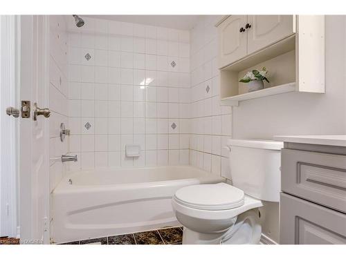 35 Pauline Crescent, Brampton, ON - Indoor Photo Showing Bathroom