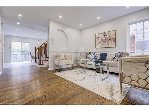 35 Pauline Crescent, Brampton, ON - Indoor Photo Showing Living Room