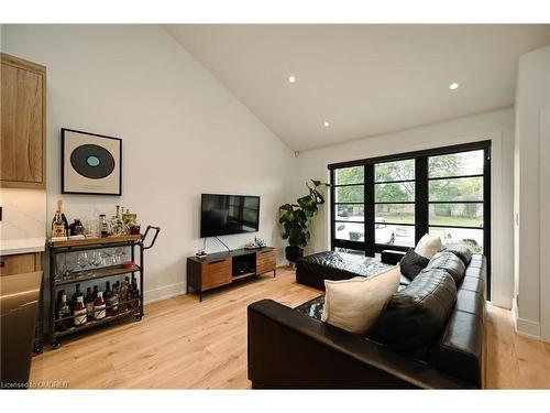 1344 Bridge Road, Oakville, ON - Indoor Photo Showing Living Room