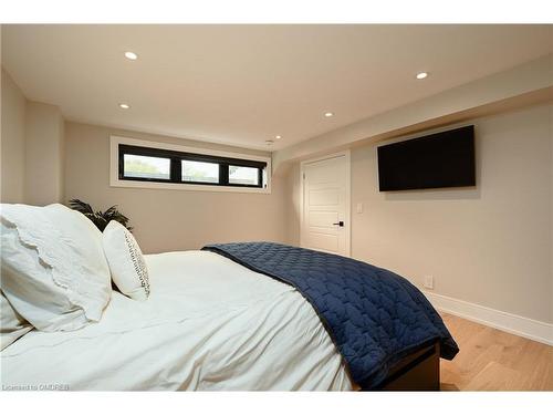 1344 Bridge Road, Oakville, ON - Indoor Photo Showing Bedroom