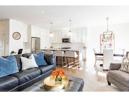 33 Emeny Lane, Guelph, ON - Indoor Photo Showing Living Room