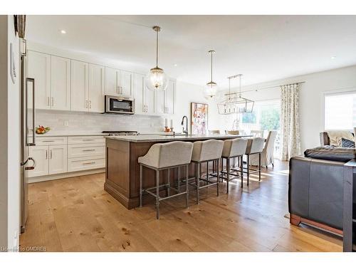 33 Emeny Lane, Guelph, ON - Indoor Photo Showing Kitchen With Upgraded Kitchen