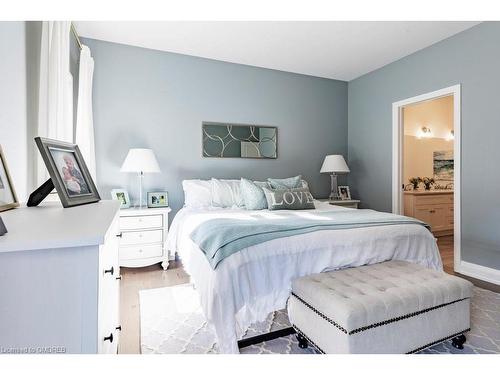 33 Emeny Lane, Guelph, ON - Indoor Photo Showing Bedroom