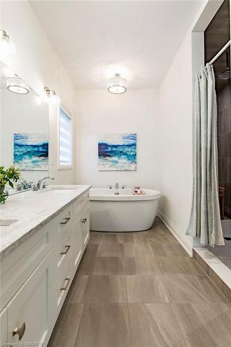 33 Emeny Lane, Guelph, ON - Indoor Photo Showing Bathroom