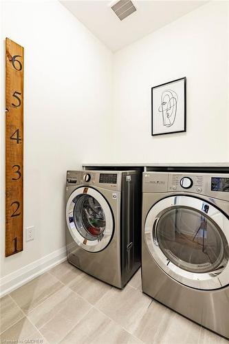 33 Emeny Lane, Guelph, ON - Indoor Photo Showing Laundry Room