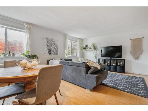 161-1066 Falgarwood Drive, Oakville, ON - Indoor Photo Showing Living Room