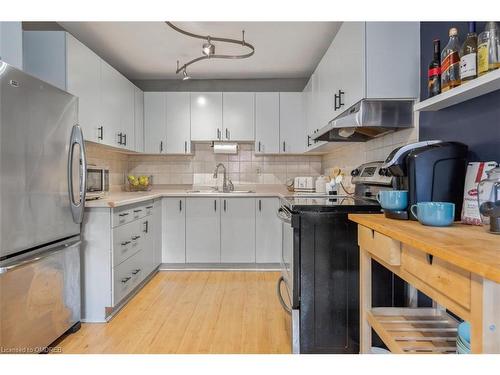 161-1066 Falgarwood Drive, Oakville, ON - Indoor Photo Showing Kitchen With Stainless Steel Kitchen