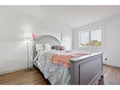 161-1066 Falgarwood Drive, Oakville, ON - Indoor Photo Showing Bedroom