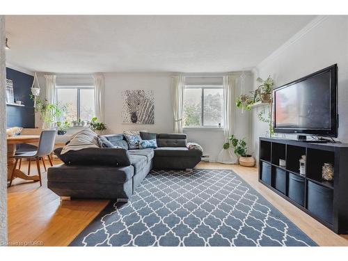 161-1066 Falgarwood Drive, Oakville, ON - Indoor Photo Showing Living Room