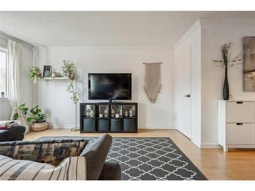 161-1066 Falgarwood Drive, Oakville, ON - Indoor Photo Showing Living Room