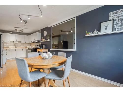 161-1066 Falgarwood Drive, Oakville, ON - Indoor Photo Showing Dining Room