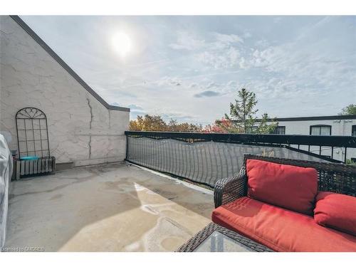 161-1066 Falgarwood Drive, Oakville, ON - Outdoor