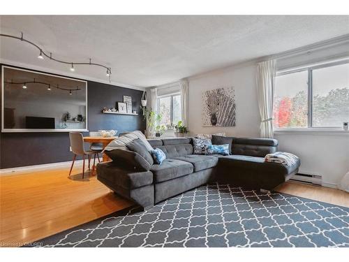 161-1066 Falgarwood Drive, Oakville, ON - Indoor Photo Showing Living Room