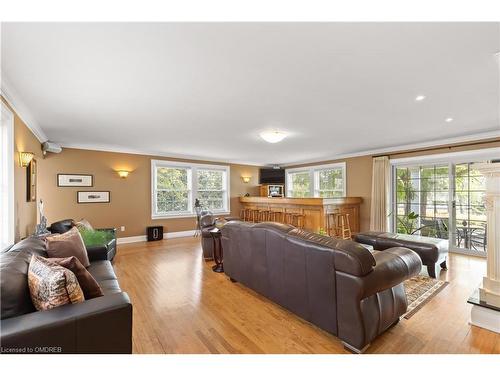 14 Lakeshore Road, Fort Erie, ON - Indoor Photo Showing Living Room