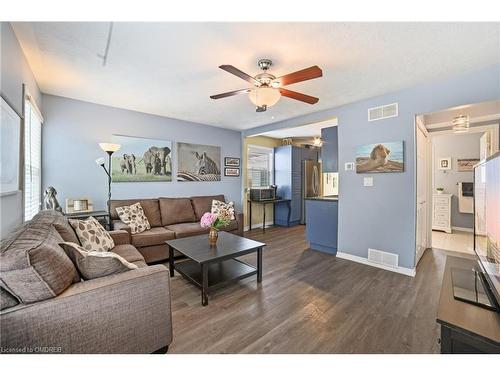 101 Mcarthur Avenue, Welland, ON - Indoor Photo Showing Living Room