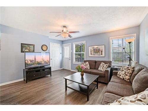 101 Mcarthur Avenue, Welland, ON - Indoor Photo Showing Living Room