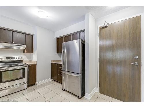 103-3070 Rotary Way, Burlington, ON - Indoor Photo Showing Kitchen