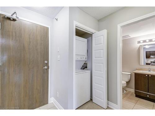 103-3070 Rotary Way, Burlington, ON - Indoor Photo Showing Laundry Room