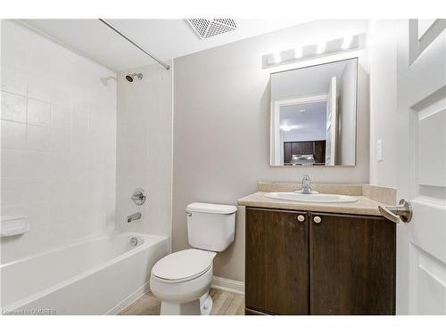 103-3070 Rotary Way, Burlington, ON - Indoor Photo Showing Bathroom