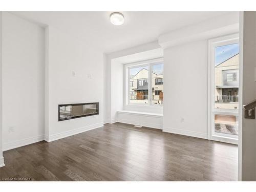 59-2273 Turnberry Road, Burlington, ON - Indoor Photo Showing Living Room With Fireplace