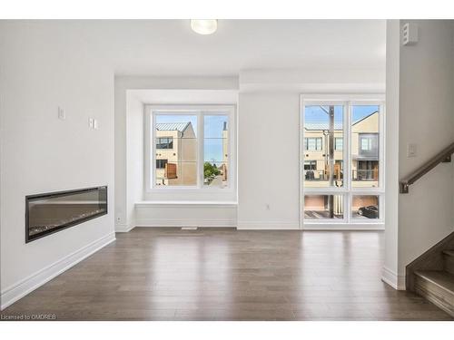 59-2273 Turnberry Road, Burlington, ON - Indoor Photo Showing Living Room With Fireplace