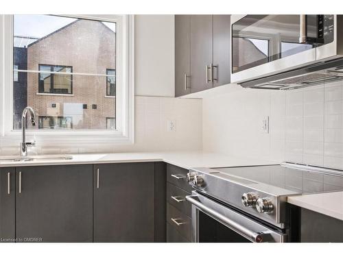 59-2273 Turnberry Road, Burlington, ON - Indoor Photo Showing Kitchen With Upgraded Kitchen